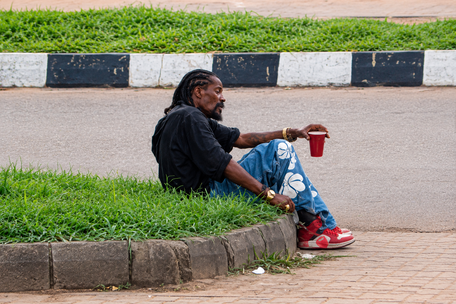 Actor Hanks Anuku Spotted by a Roadside, Eyewitness Opens Up on What He Noticed: “It Wasn't a Movie”